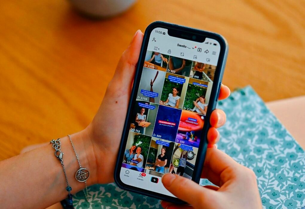 How To Block Someone On TikTok (AI & Batch Blocking) by Tech Is The Culture